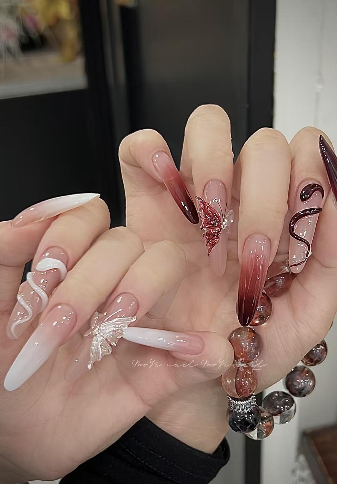 高级定制鸳鸯款纯手绘立体蝴蝶手工穿戴甲白色红小蛇渐变美甲显白