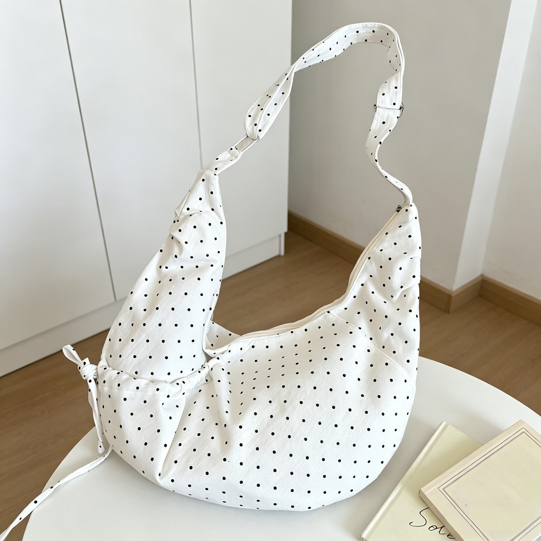 韩系ins慵懒风斜挎包单肩包女购物袋新款波点牛角包大容量帆布包