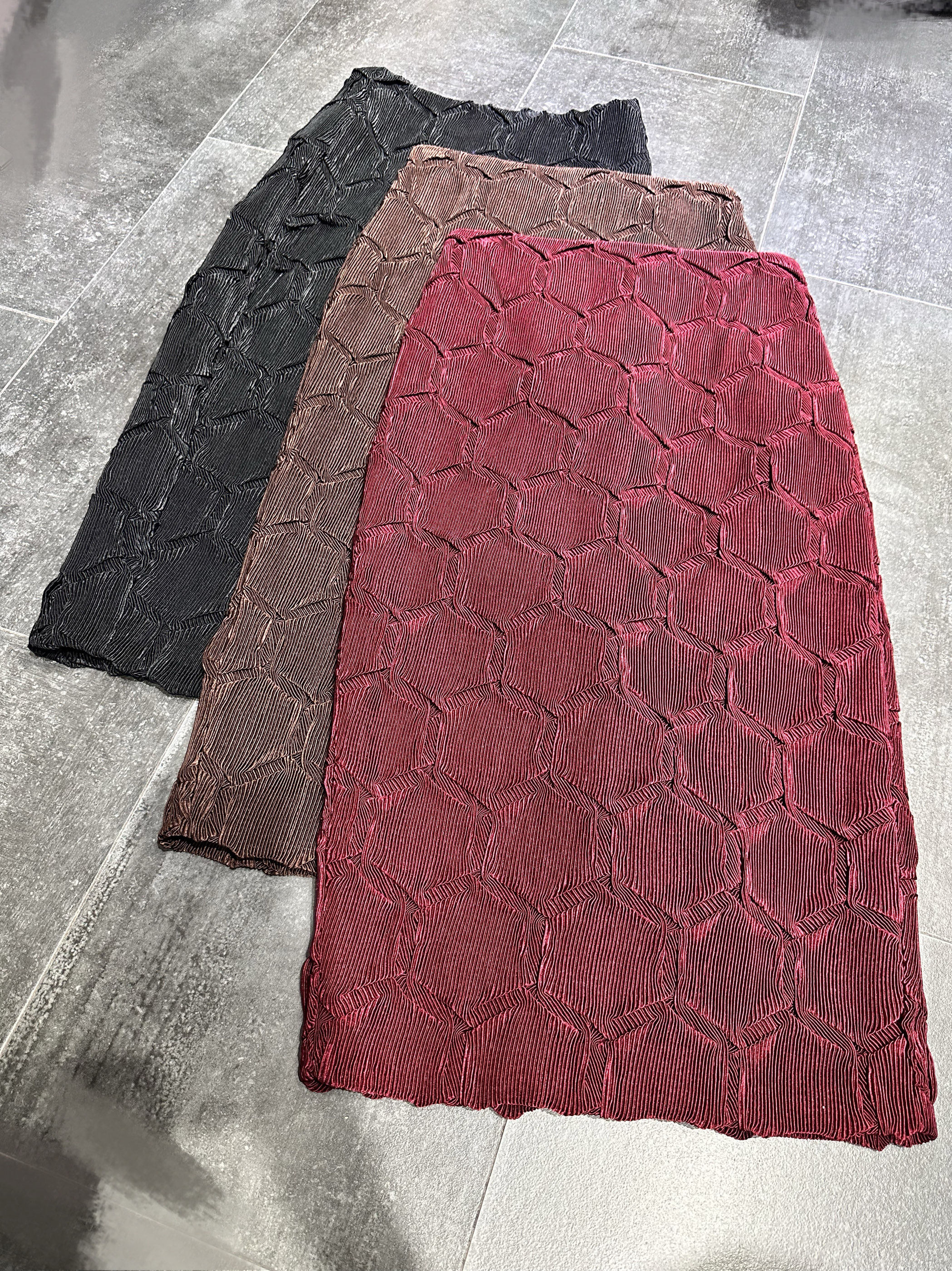 六边形坑条压花一步裙通勤春秋过膝优雅包臀半身裙