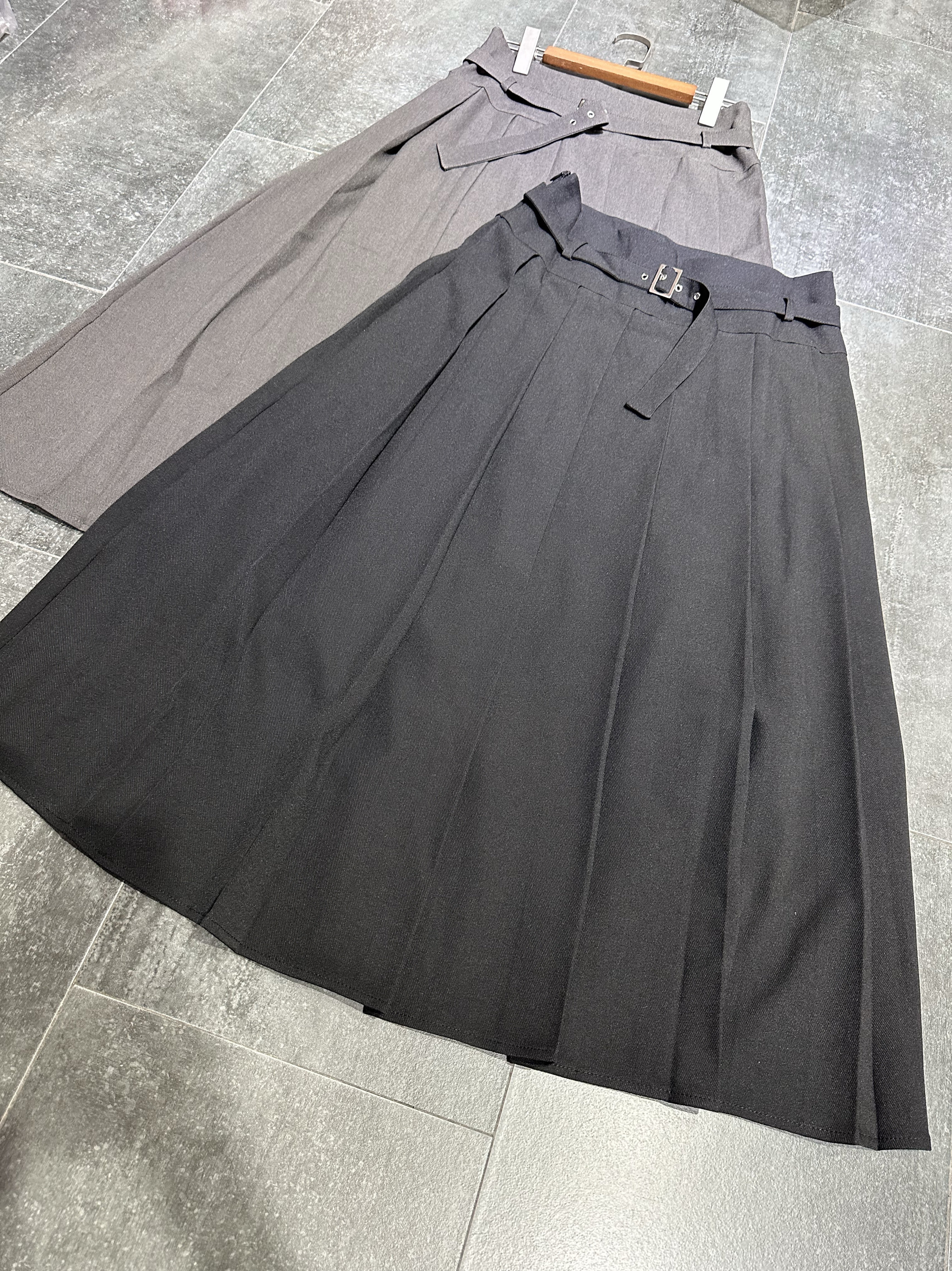 黑 灰色百搭压褶A字摆中长半裙