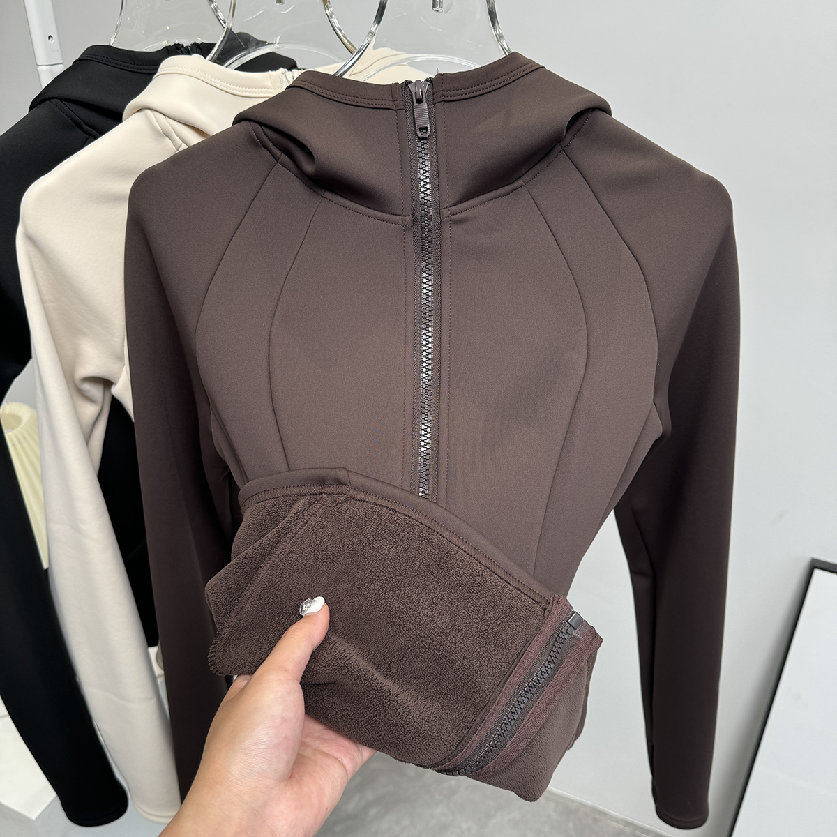高级感秋冬加绒加厚瑜伽外套女显瘦跑步健身保暖连帽拉链运动卫衣