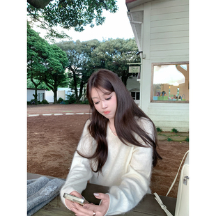 暖香奶柚山羊绒绵羊毛混纺无缝一体机V领拉毛套头毛衣新品 AHY