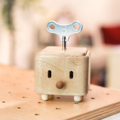 北欧小鼻子君木质音乐盒女生礼物