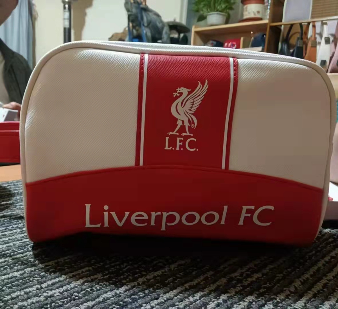 英超豪門紅軍利物浦Liverpool FC官方正品運動手包pu在類目 箱包皮具/熱銷女包/男包, 女士包袋中 - 來自Buy2taobao.com提供專業的淘寶代購服務