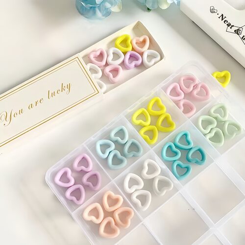 30个亚克力彩色奶油镂空爱心直孔串珠diy手工手链手机链材料饰品