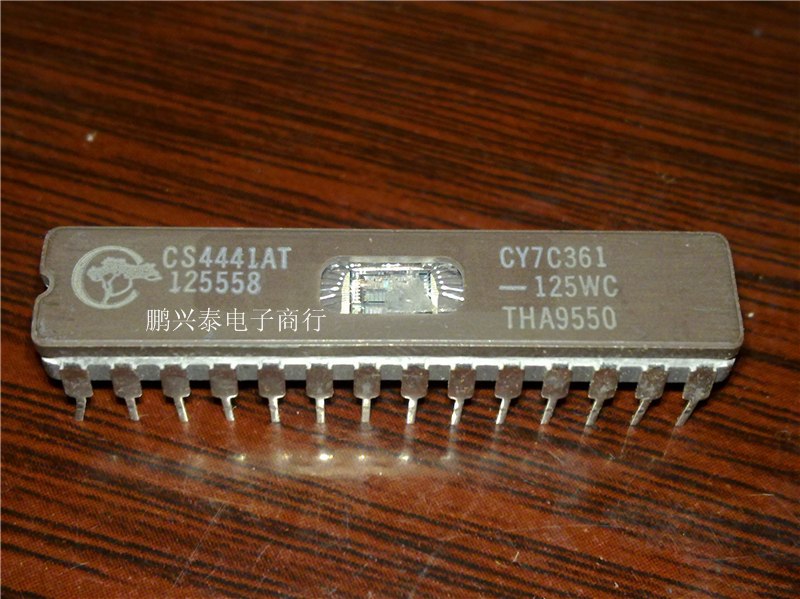 镜面  CY7C361-125WC  可编程逻辑器件IC 进口28直插脚CDIP陶瓷封