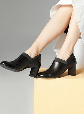 德国CAPRICE凯蝴蝶女鞋秋冬时尚高跟粗跟及踝靴真皮V口单靴24491