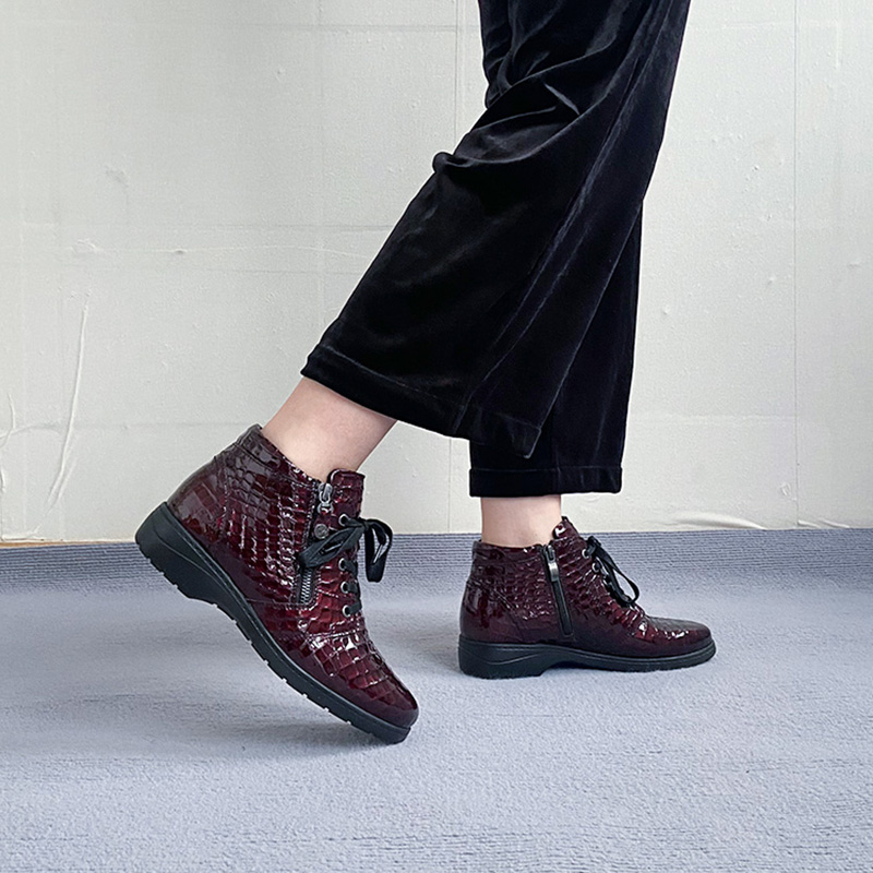 德国Caprice格纹漆皮休闲短靴