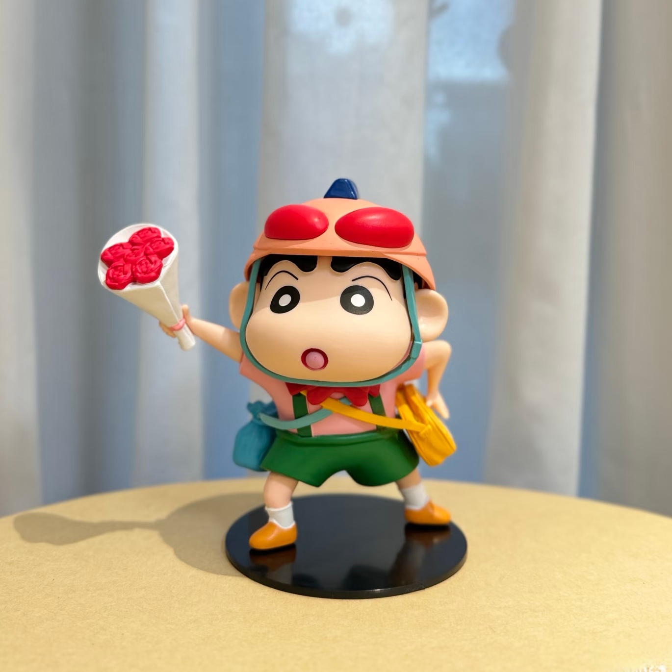 蜡笔小新周边送花手办