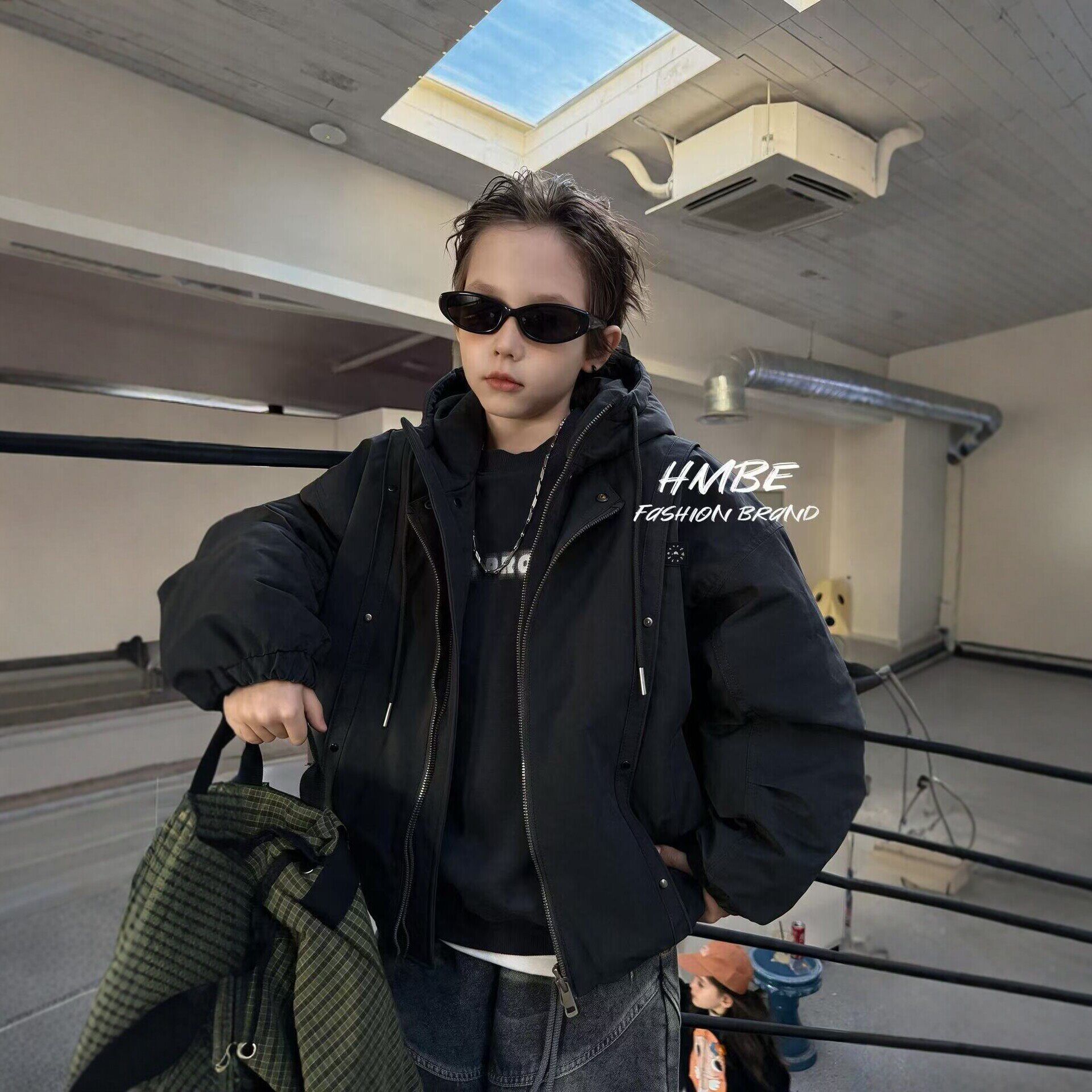 男童连帽棉服2026新款工装风宽松外套儿童冬季加厚保暖棉衣潮