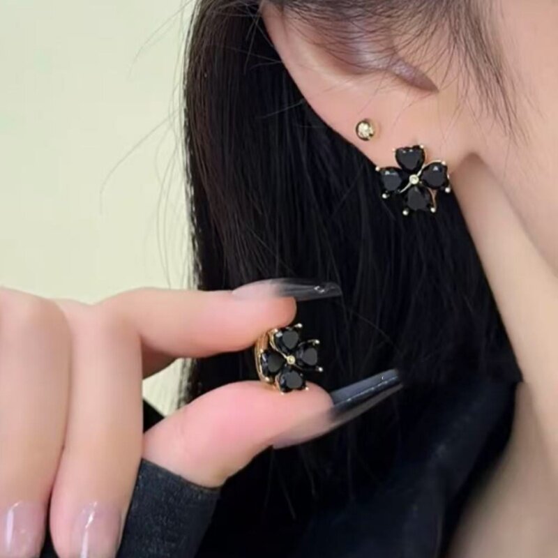 轻奢气质黑色四叶花耳钉耳扣