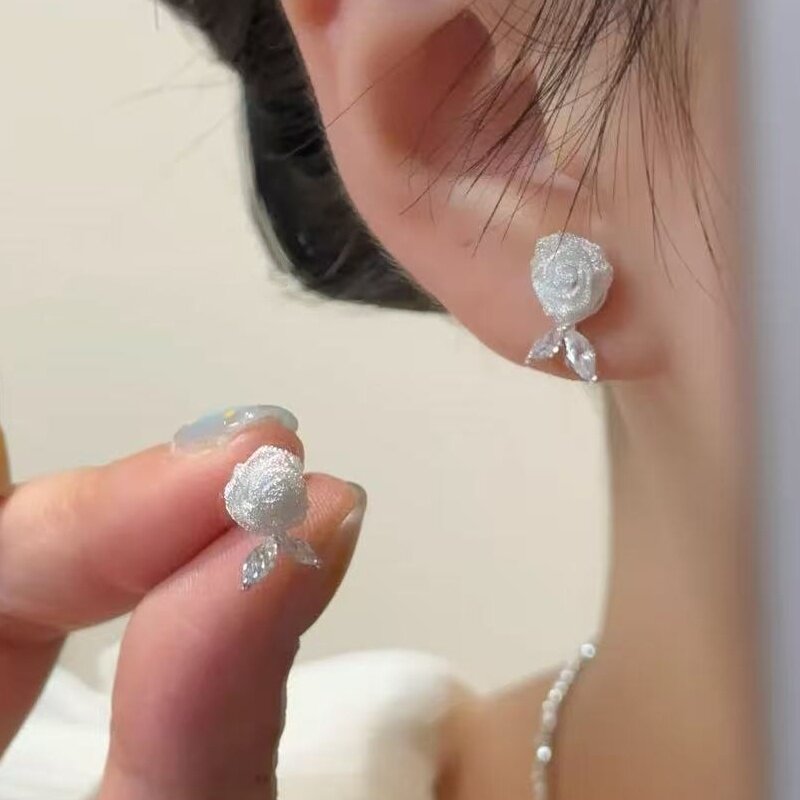 轻奢白玫瑰花网纱水晶叶子耳环