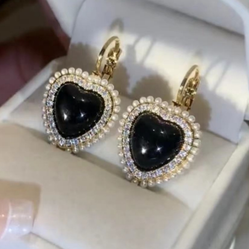 女优雅轻奢复古黑色爱心珍珠耳扣