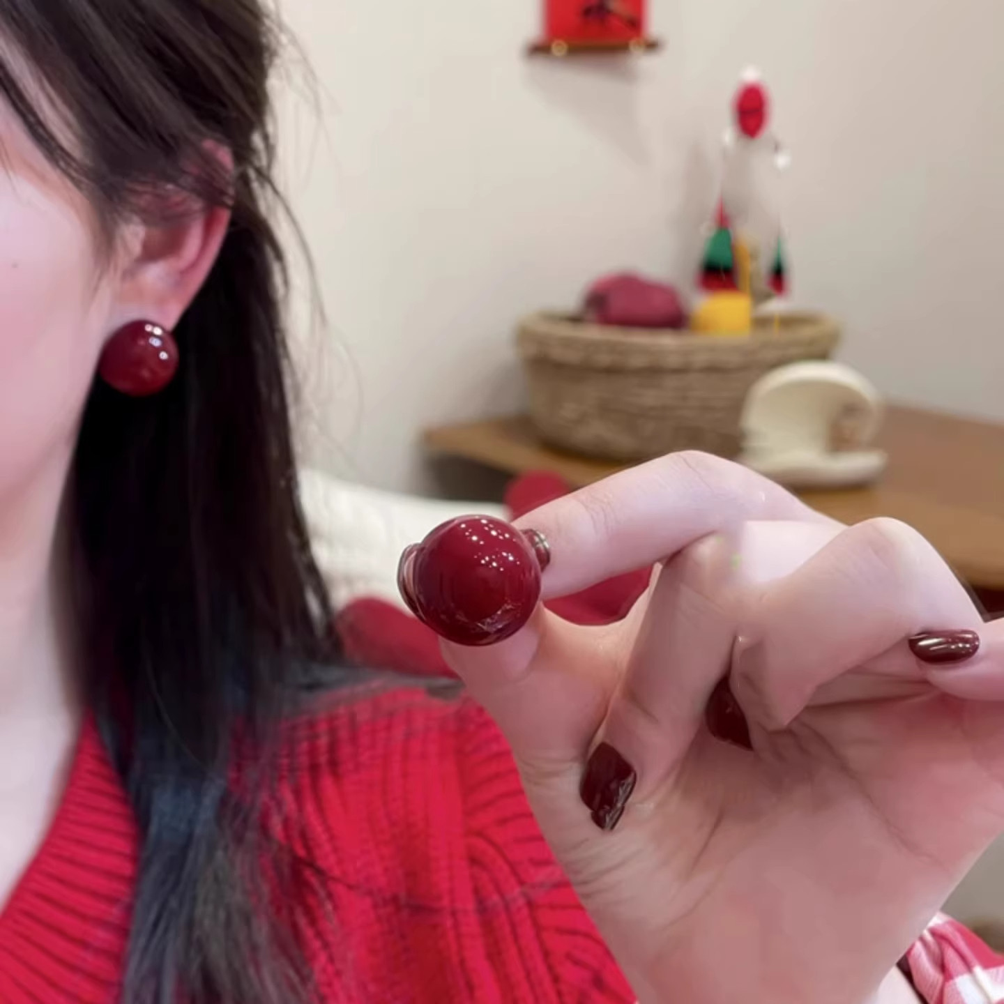 复古红色半圆珍珠耳环女秋冬高级感新年耳钉小众夸张气质过年耳饰