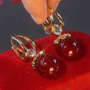 法式轻奢高级感红色珍珠耳环女时尚设计锆石耳扣精致优雅大气耳饰