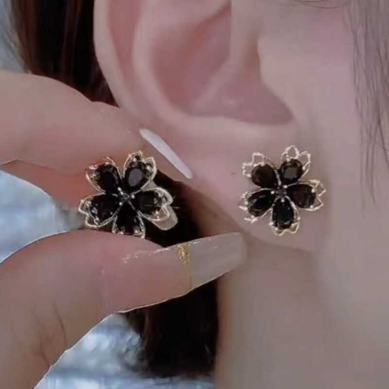 简约小巧黑色锆石花朵耳钉女百搭