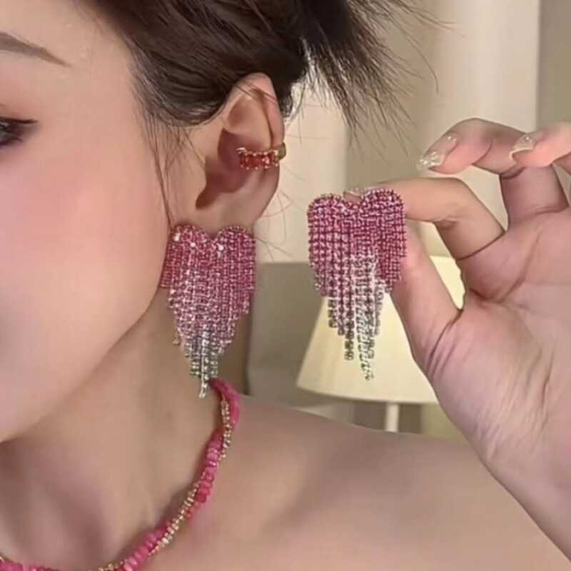 夸张彩色渐变满钻爱心流苏耳环女