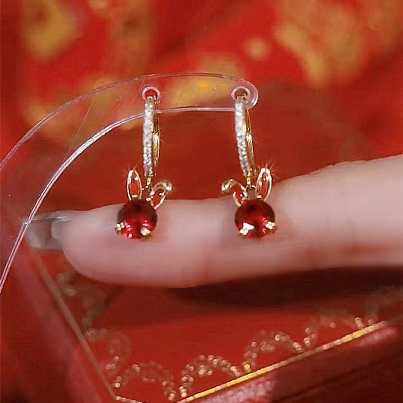 喜庆红色兔子银针耳环女2025新款爆款轻奢小众耳饰高级感生日礼物