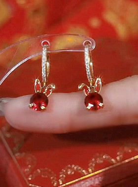 喜庆红色兔子银针耳环女2025新款爆款轻奢小众耳饰高级感生日礼物