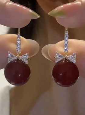 红色珍珠气质耳环女高级感轻奢耳坠2025新款爆款相思红豆银针耳饰