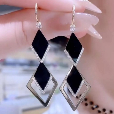 高级感黑色气质菱形耳环女