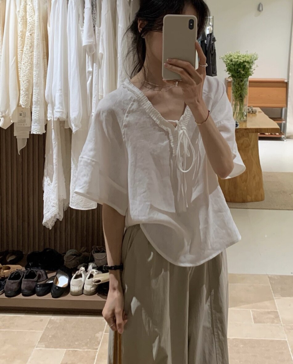 夏季新款V领短袖衬衫女韩系设计感显瘦薄款纯色小众小衫上衣女