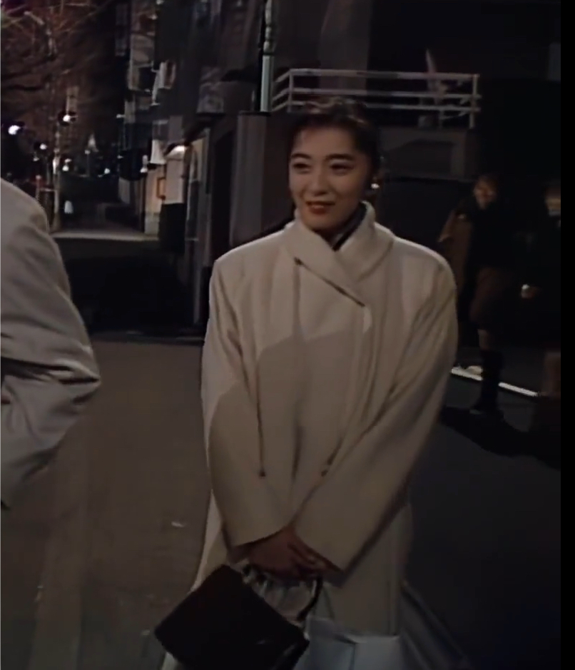 东京爱情故事女主同款温柔复古青果领乳白色大衣