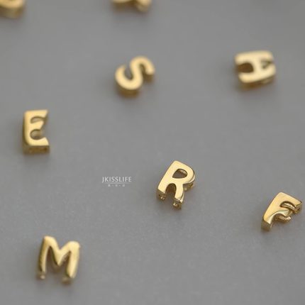 14K黄金 26个字母K金项链吊坠 可爱迷你情侣素金挂坠 光面定制款