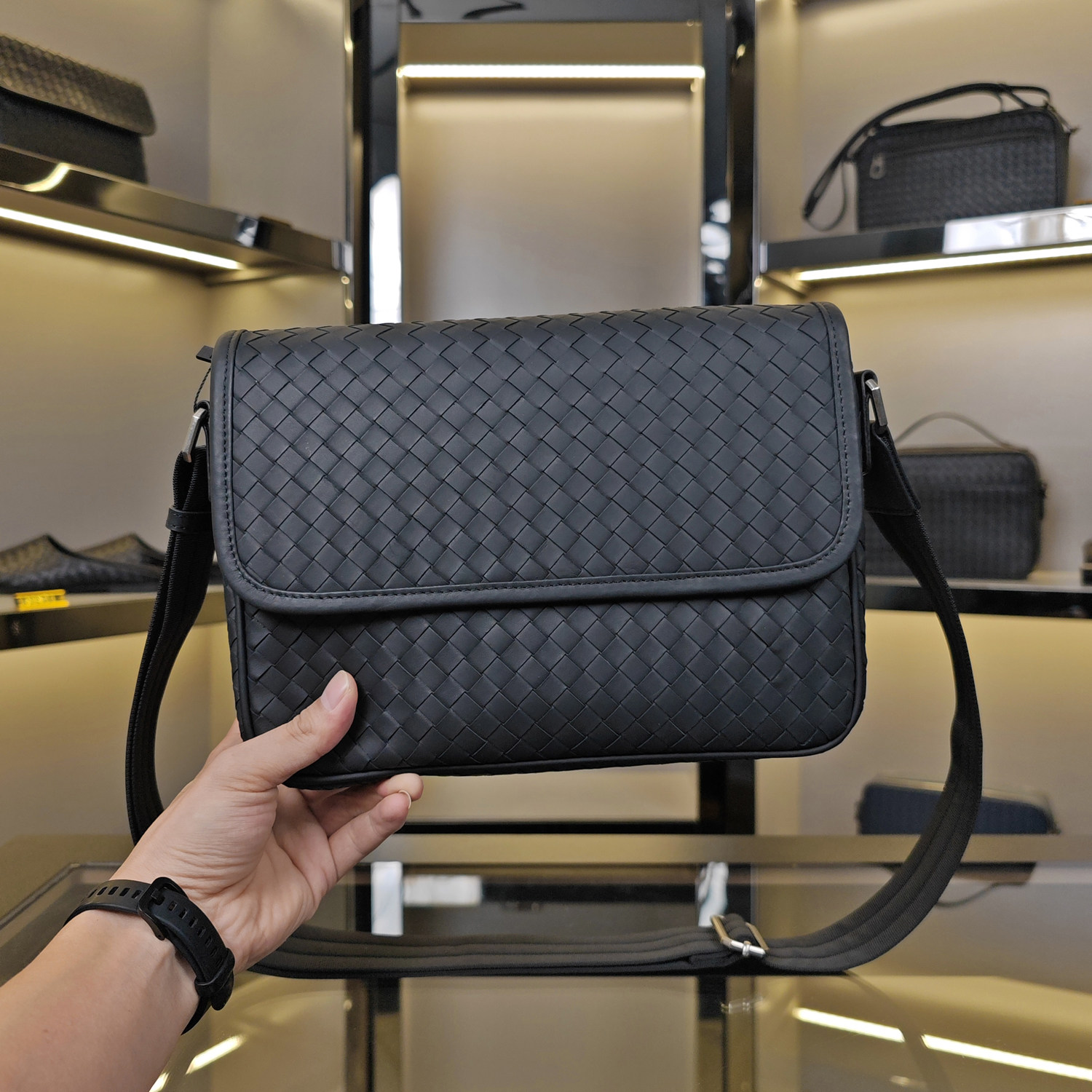 单肩斜挎包男款 时尚潮牌真皮编织小邮差包 休闲横款男士斜跨包包