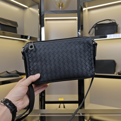 男士斜挎包小新款真皮编织包