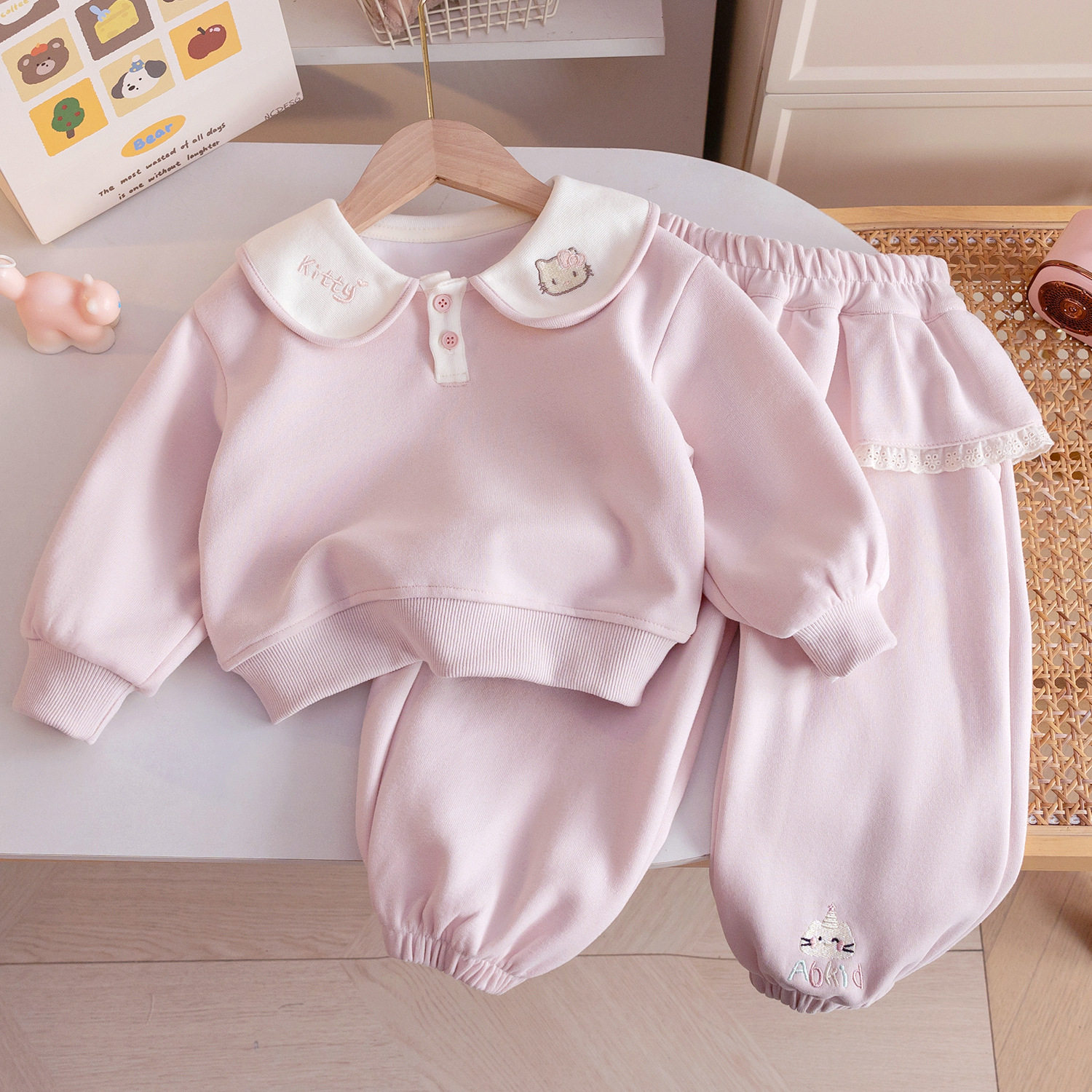 女童秋季套装2026春装新款刺绣萌趣耳朵领卫衣束脚运动卫裤两件套