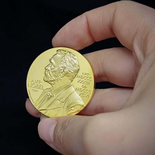 仿诺贝尔奖镀金币奖章工艺品肖像科学家发明家荣誉纪念礼品送老师