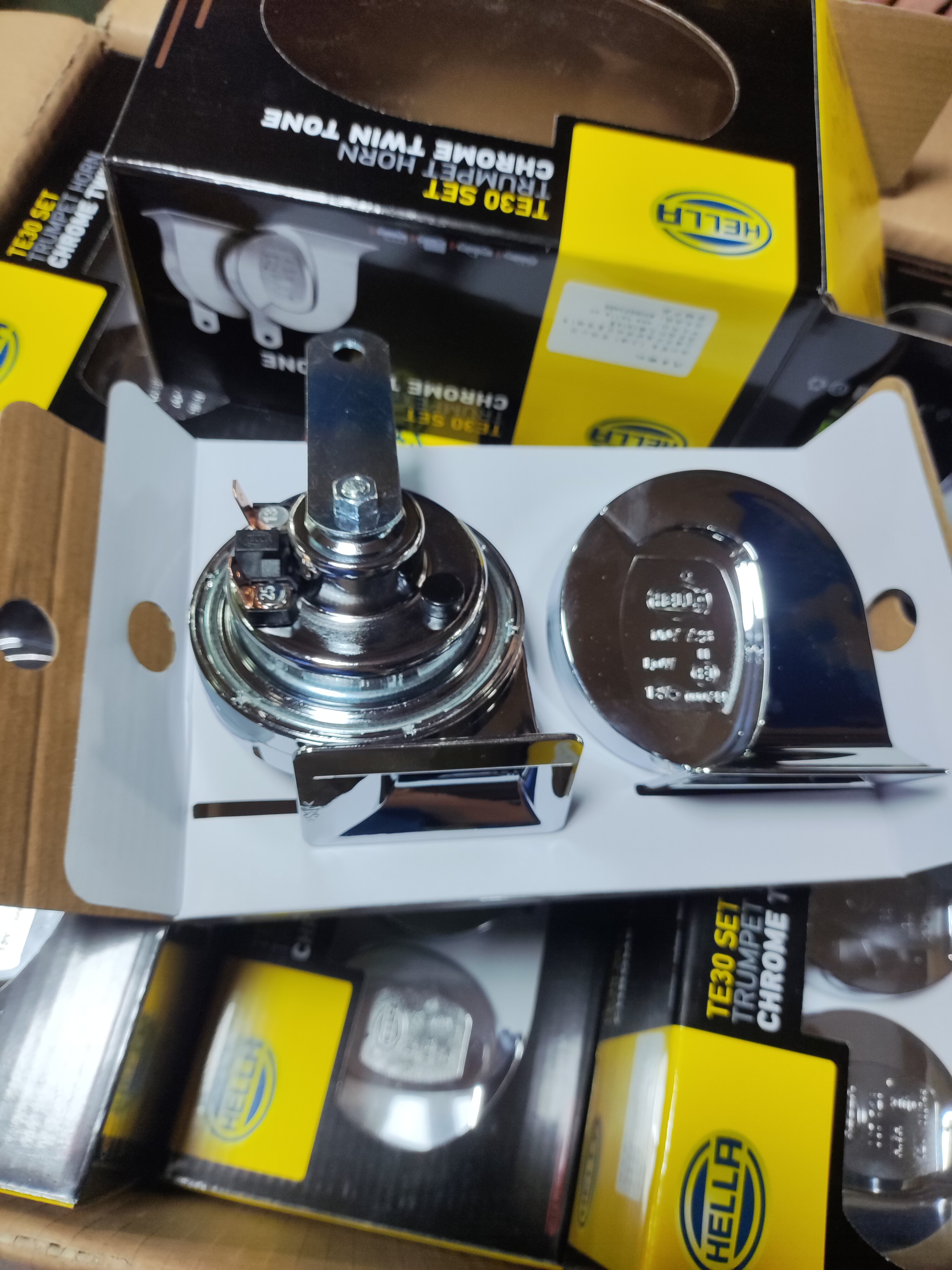全新未拆封海拉蜗牛喇叭.12V频率510/410hz 增音蜗牛喇叭