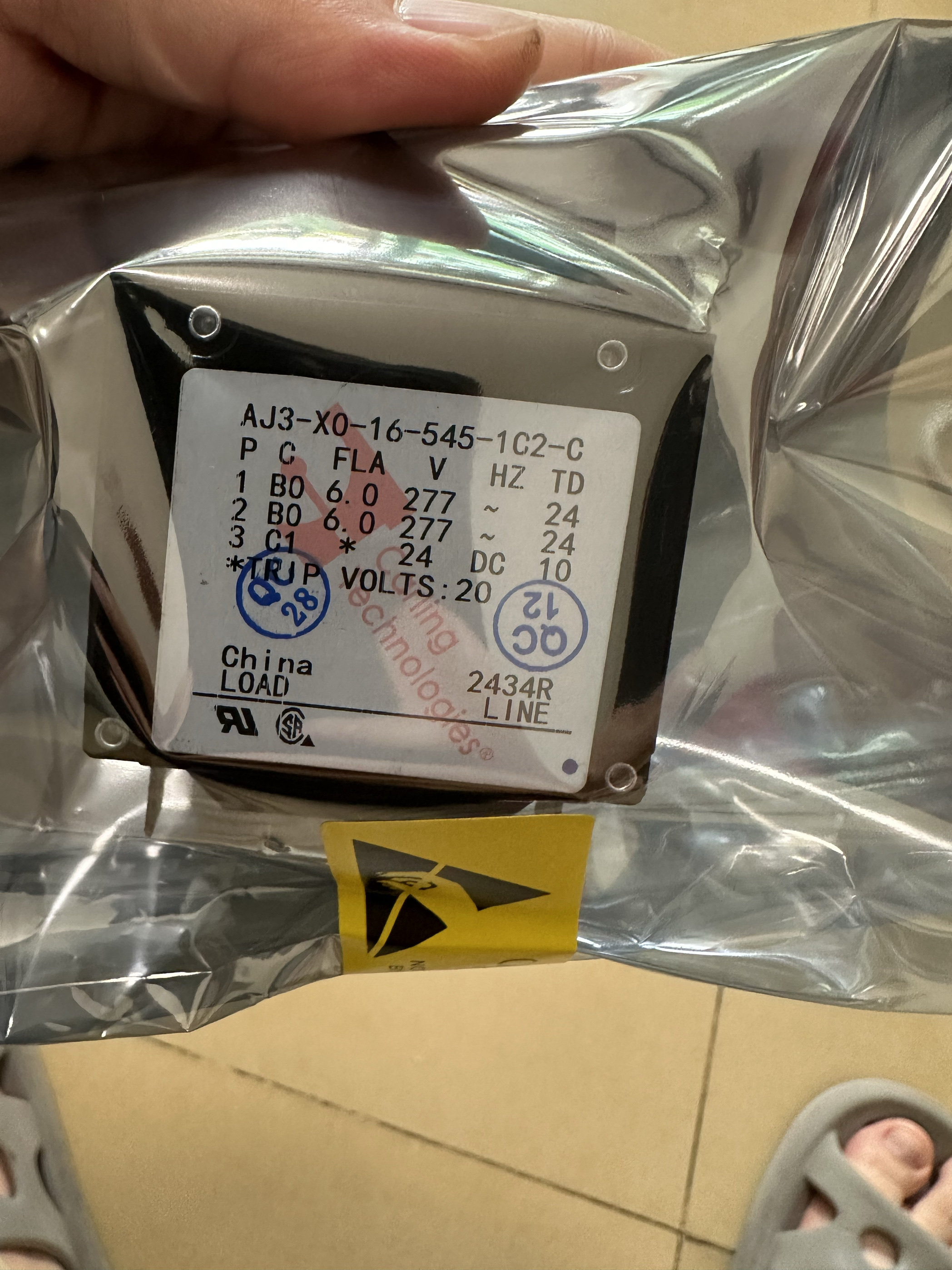 全新正品AJ3-X0-16-545-1C2-C设备断路器金宝crrt原装电源开关