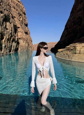 2025新款罩衫比基尼泳衣女四件套长袖白色度假温泉游泳衣高级感