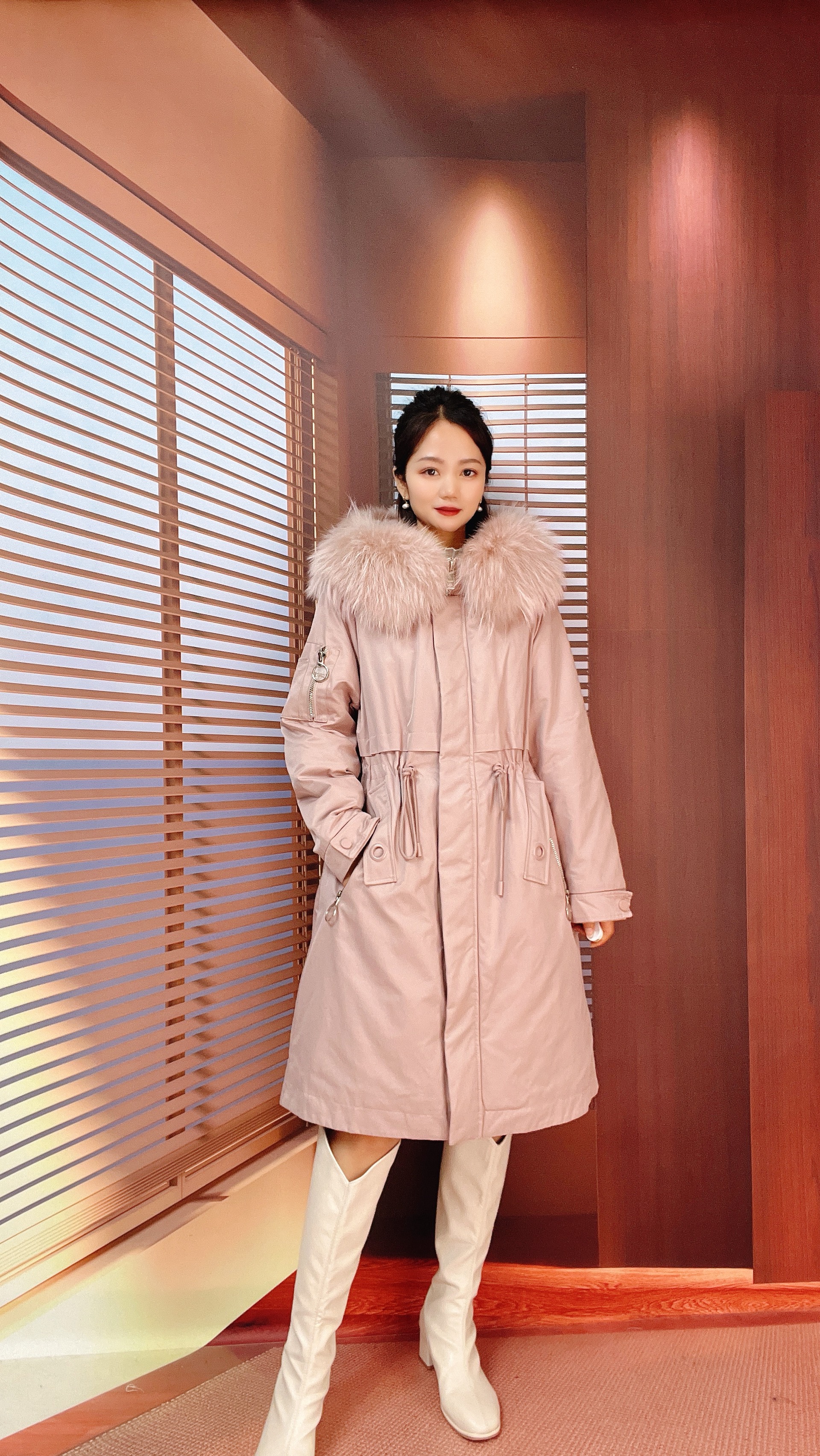 断码清仓 朗曼系列 冬款时尚大毛领 连帽 百搭羽绒服 Y101