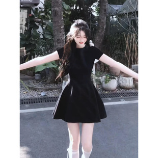 黑色正肩有袖连衣裙短款女夏日绝美赫本风小黑裙子收腰a字掐腰裙