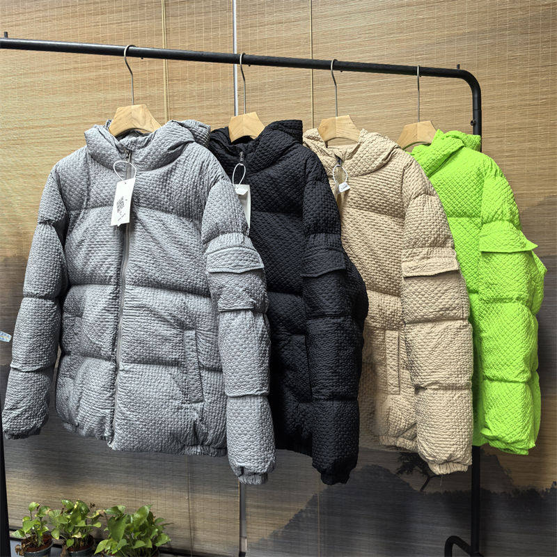 冬季立体肌理感纯色连帽棉衣