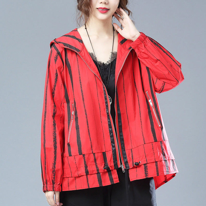 初秋短款外套女春秋2020新款韩版宽松休闲百搭连帽条纹二八月外套