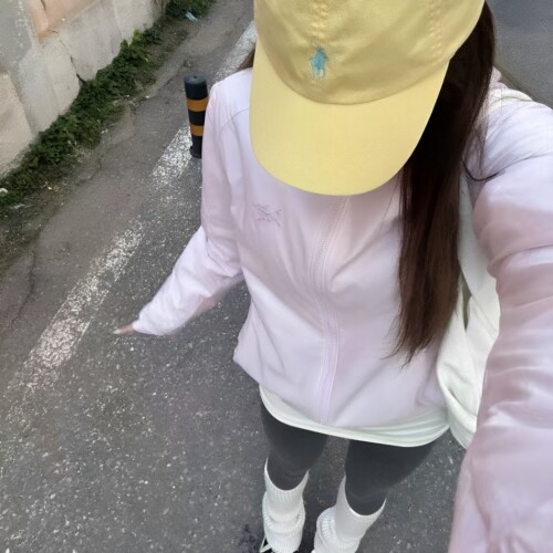 国现Arcteryx始祖鸟ATOMHOODY轻薄亲肤户外保暖防风水刺绣棉服女