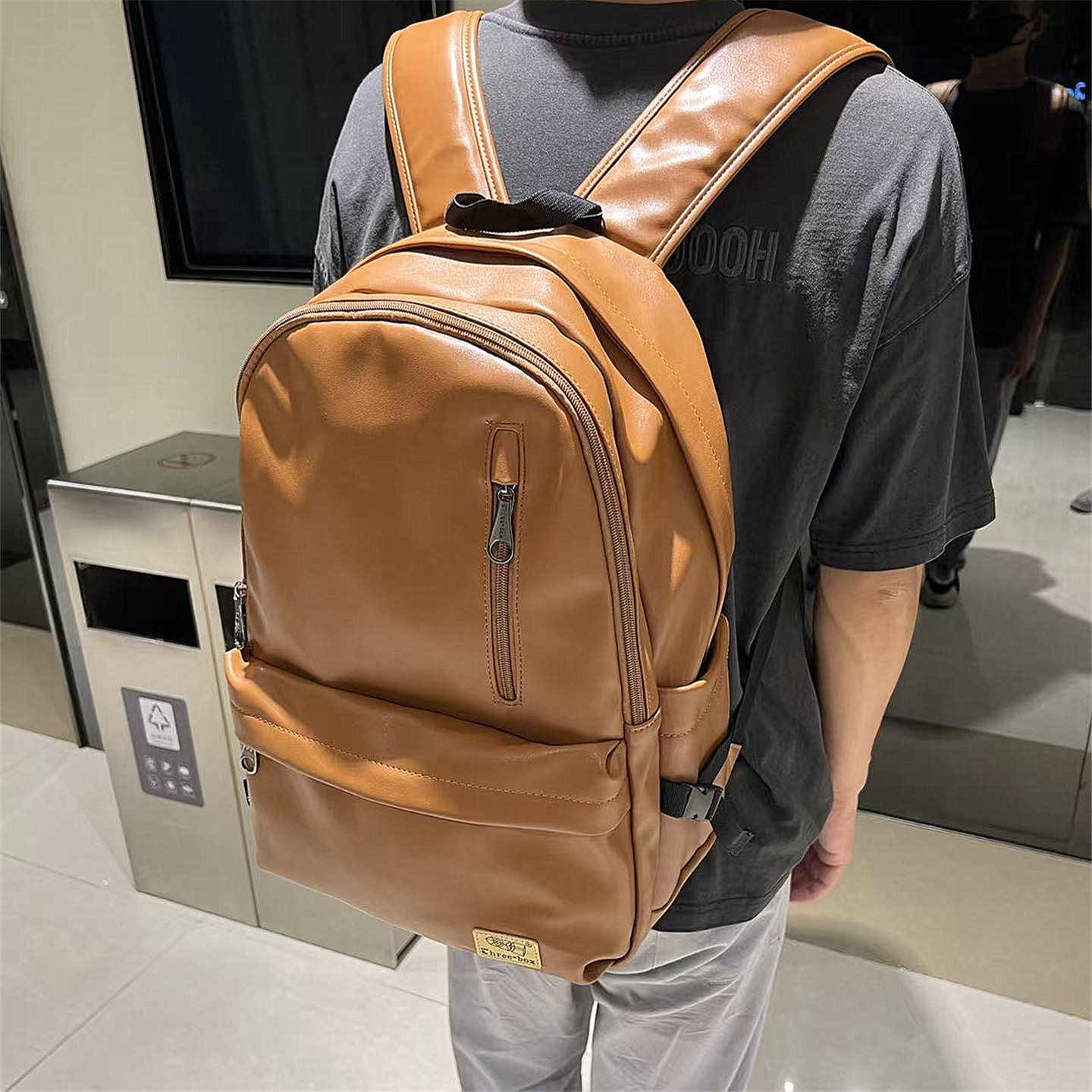 Threebox男士大容量旅行双肩包