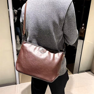 日系单肩包潮牌休闲斜挎包男学生挎包运动邮差包大容量斜背包男包