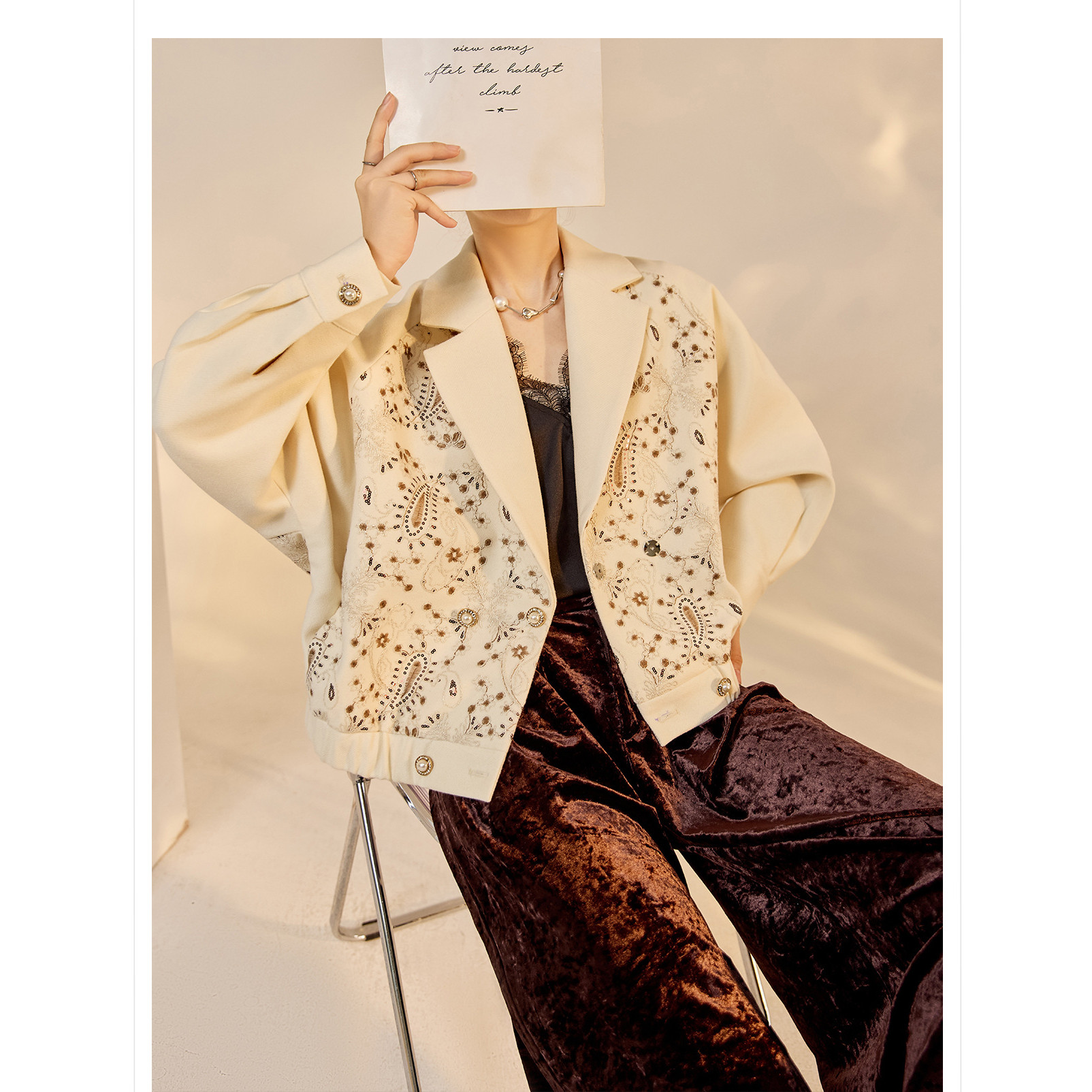 2026春装新款 轻奢新中式复古国风重工刺绣时尚翻驳领短外套上衣