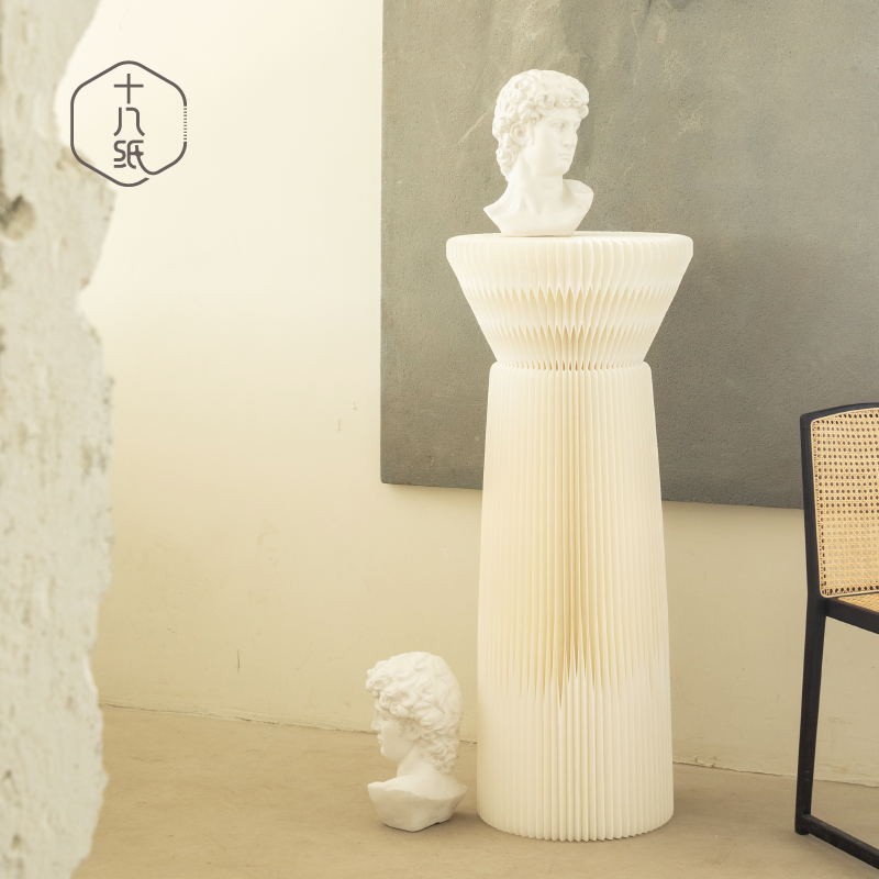 十八纸几何风商用展示架