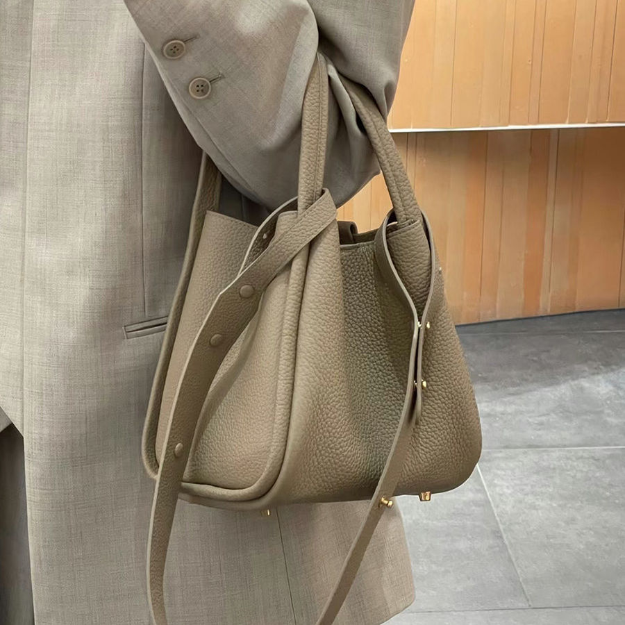 高级感小众菜篮子水桶包女真皮大容量斜挎通勤单肩手提斜跨包女包