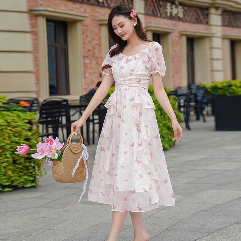 今年夏季流行荷叶边很仙甜美印花连衣裙泡泡袖一字领仙女裙新款潮