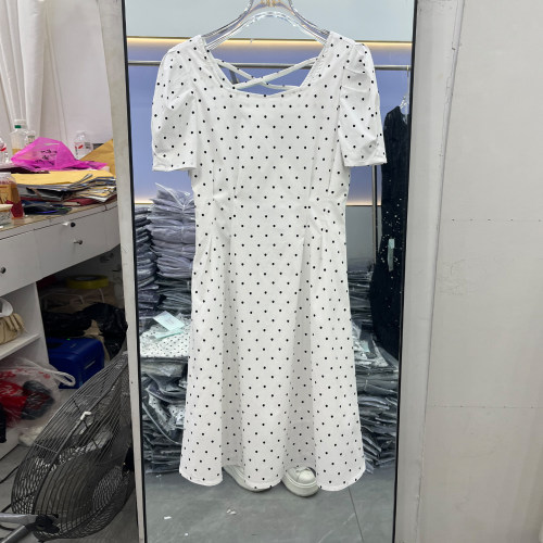 夏季波点泡泡袖方领显瘦连衣裙