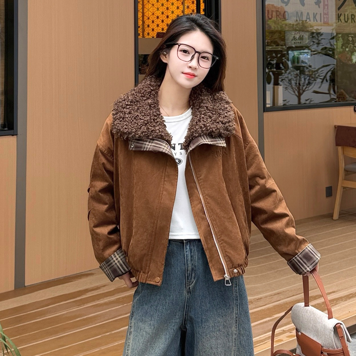 大毛领设计感格子撞色羽绒服
