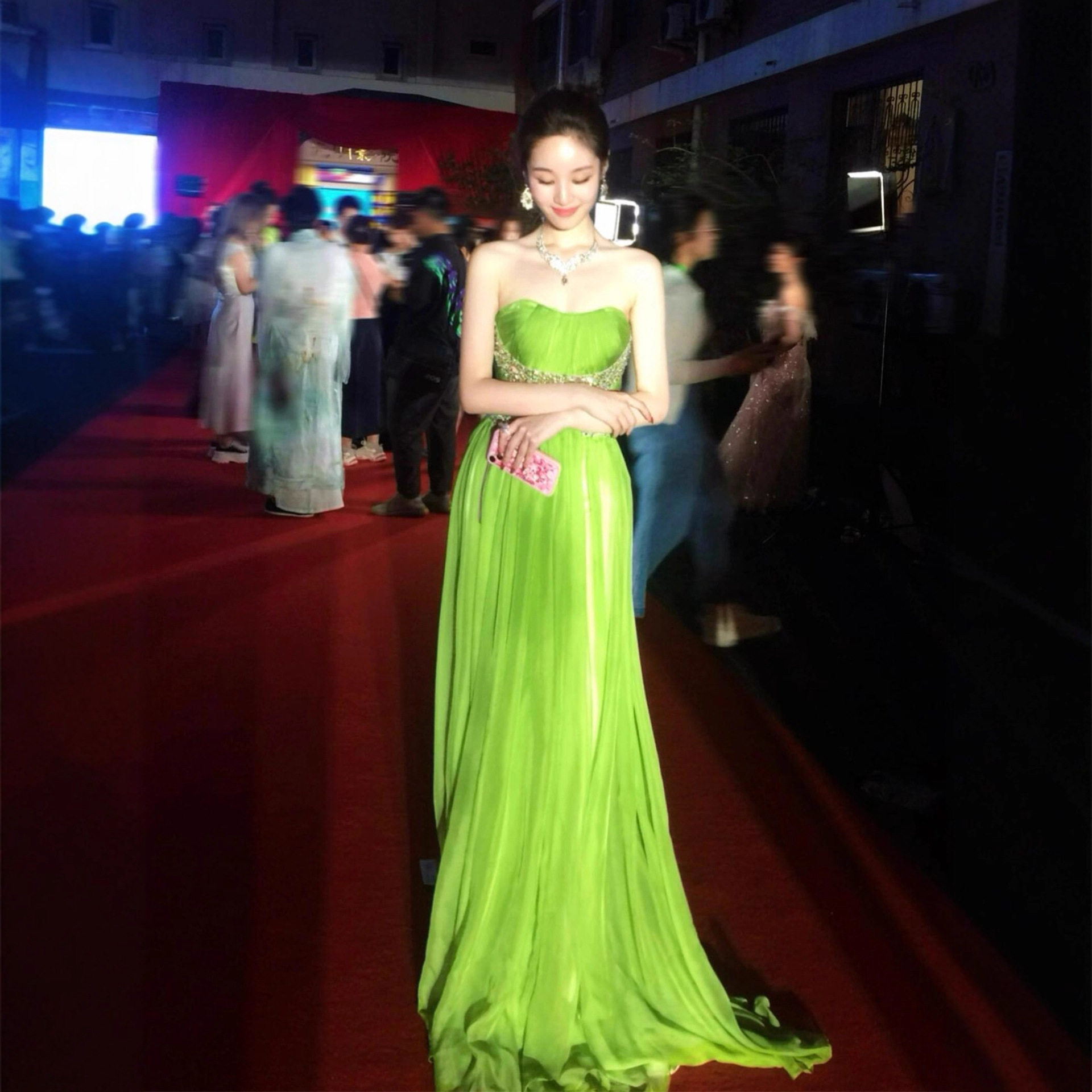2026新款抹胸晚礼服女高级感轻奢小众主持人宴会气质名媛连衣裙
