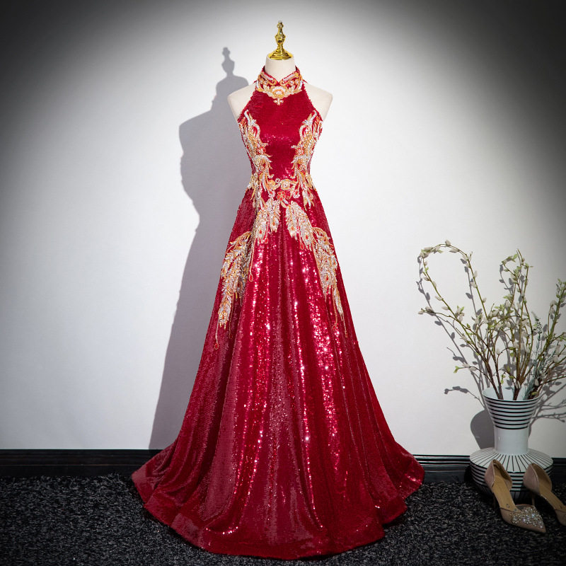 红色亮片晚礼服女2026新款高级感主持人演出服挂脖刺绣敬酒服新娘